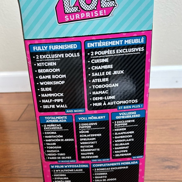 L.O.L. Surprise! Blue and Pink Clubhouse/Dollhouse with Accessories - Picture 4 of 5